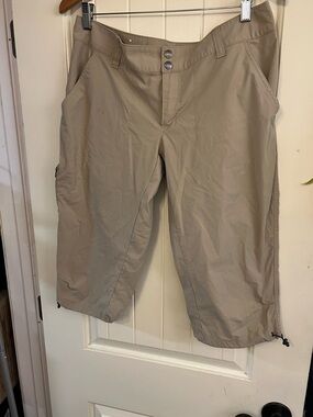 Women’s Columbia Lightweight Tan Outdoor Capris